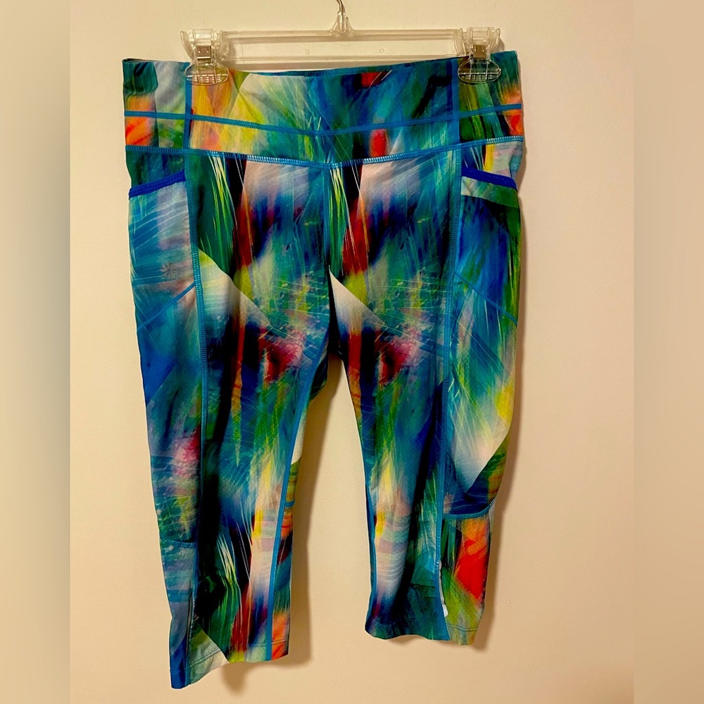 Athleta Vibrant Abstract Print Pocket Capri Leggings Women’s M